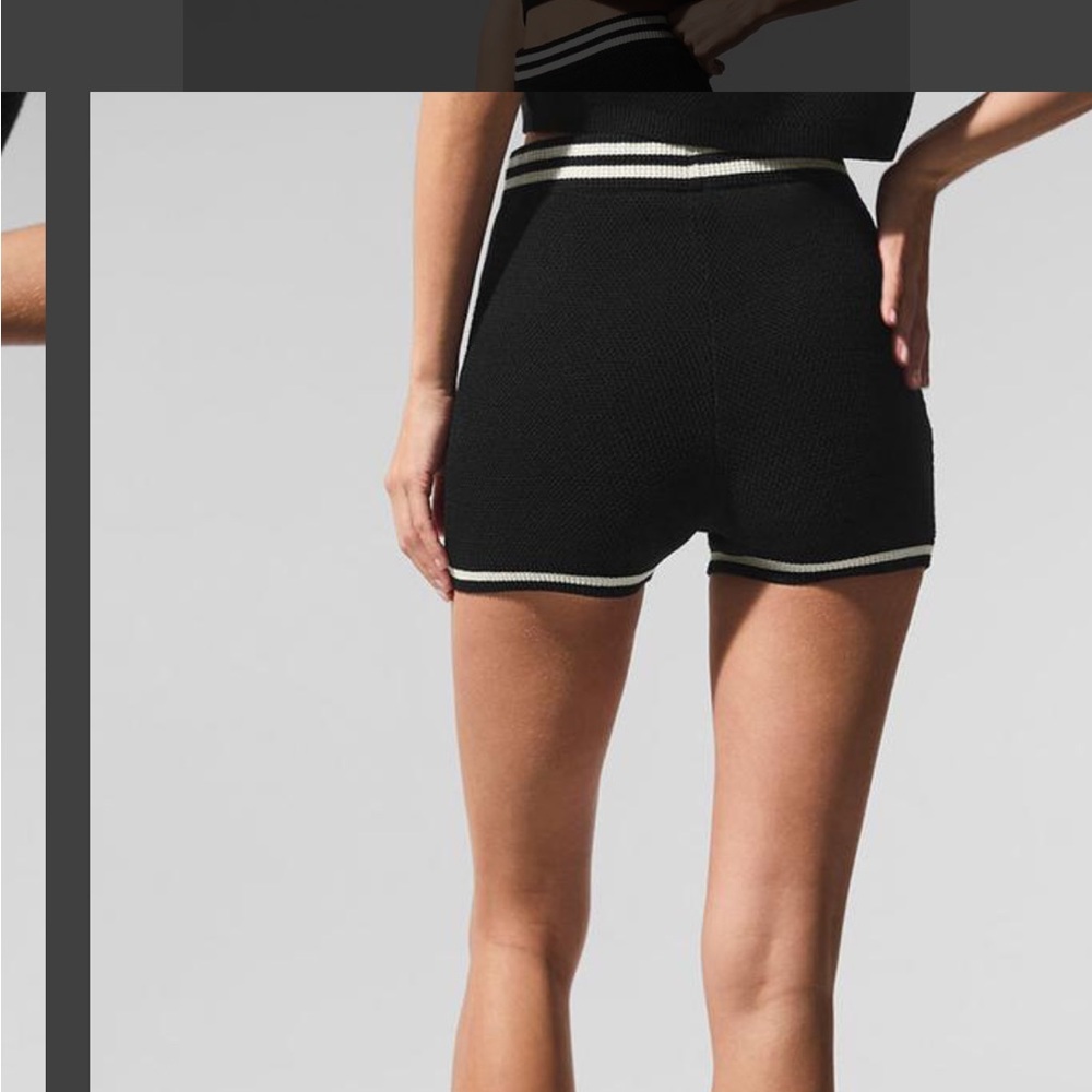 ALO Yoga Tennis Club Sweater Knit Hot Short Black/Ivory Small NWT - Picture 4 of 8